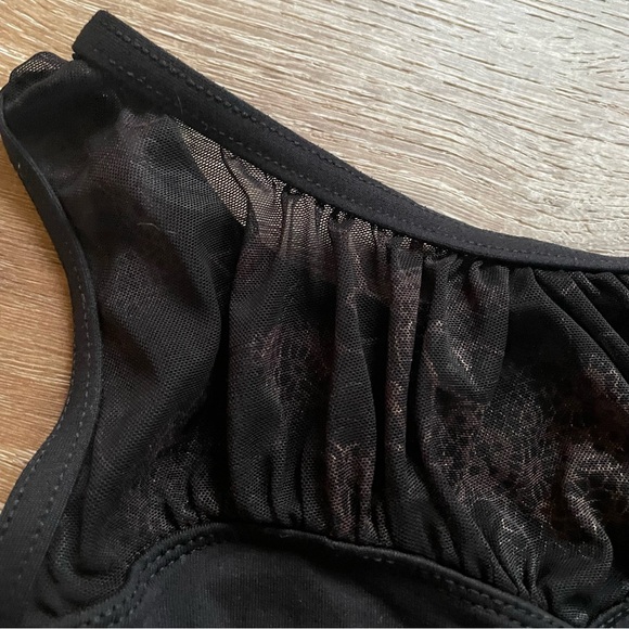 Capezio Black and Gold detail Leotard Small - Picture 2 of 6